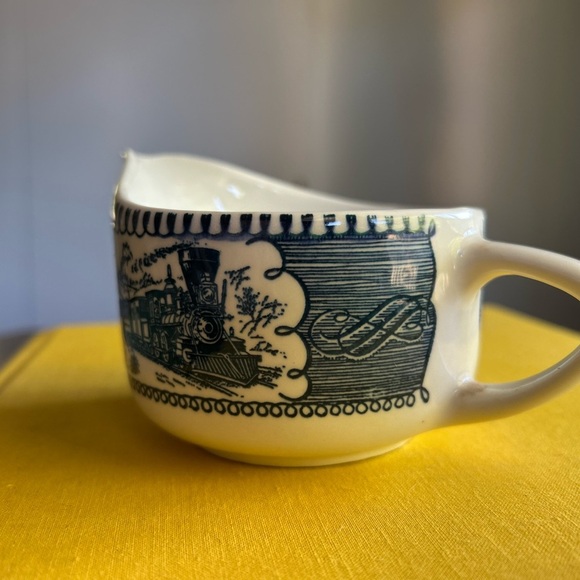 YvesVintage Train Design Creamer - Picture 4 of 7